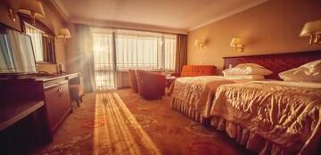 Фото номера Двухместный номер с 2 отдельными кроватями Отель Hotel Gołębiewski Mikołajki г. Миколайки 3