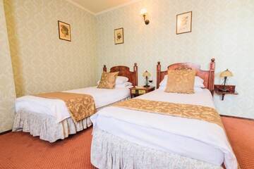 Фото номера Двухместный номер с 2 отдельными кроватями Отель Hotel Amax Family Rest &amp; SPA г. Миколайки 7